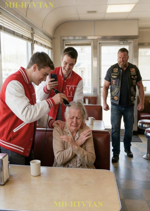 Bullies Cut Poor Old Lady’s Hair—Then Hells Angels Walked In And Made Them All Cry